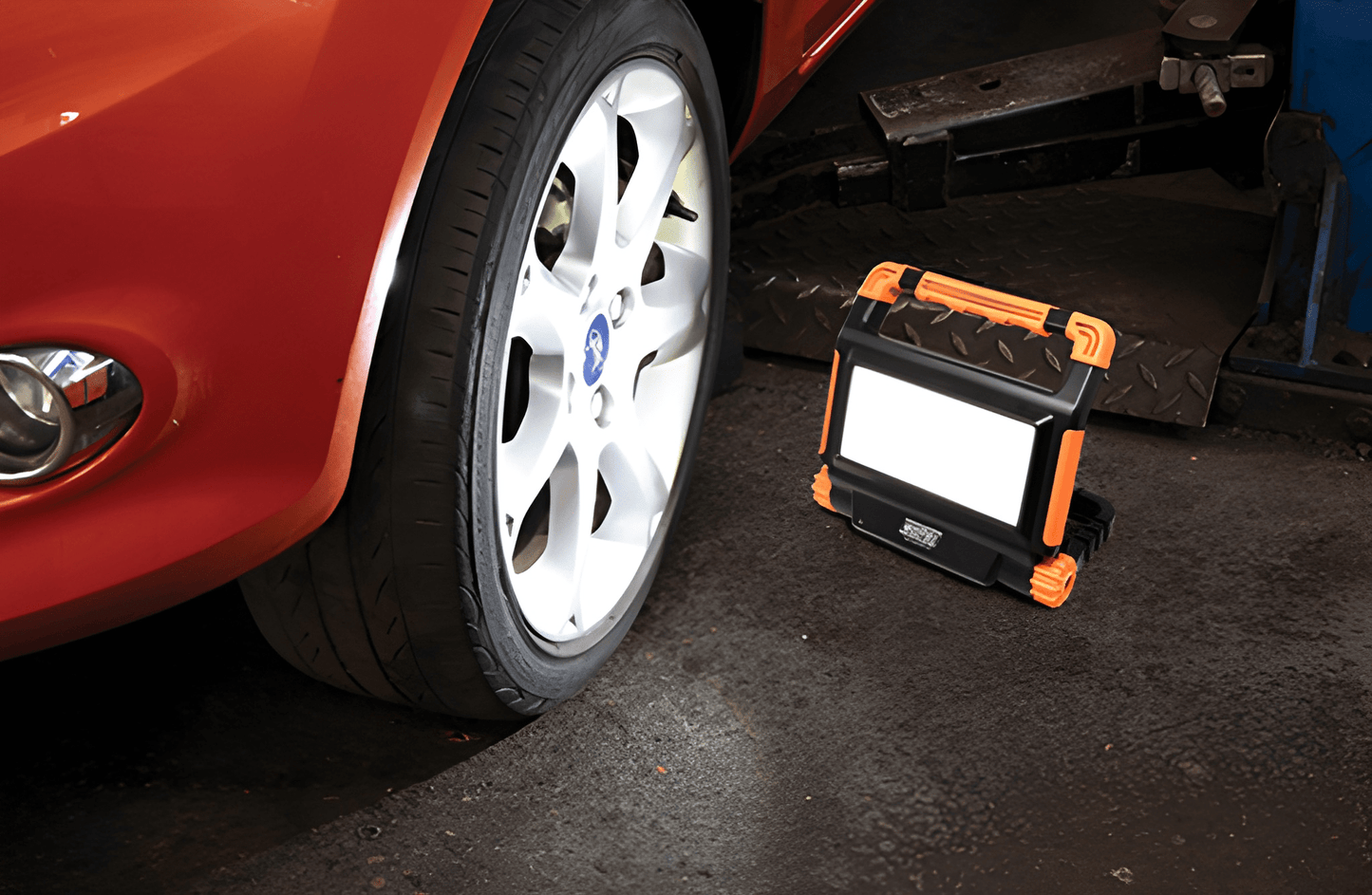 LED Slimline Work Light Portable Flood Lamp 20W and Power Bank Maypole MP4059