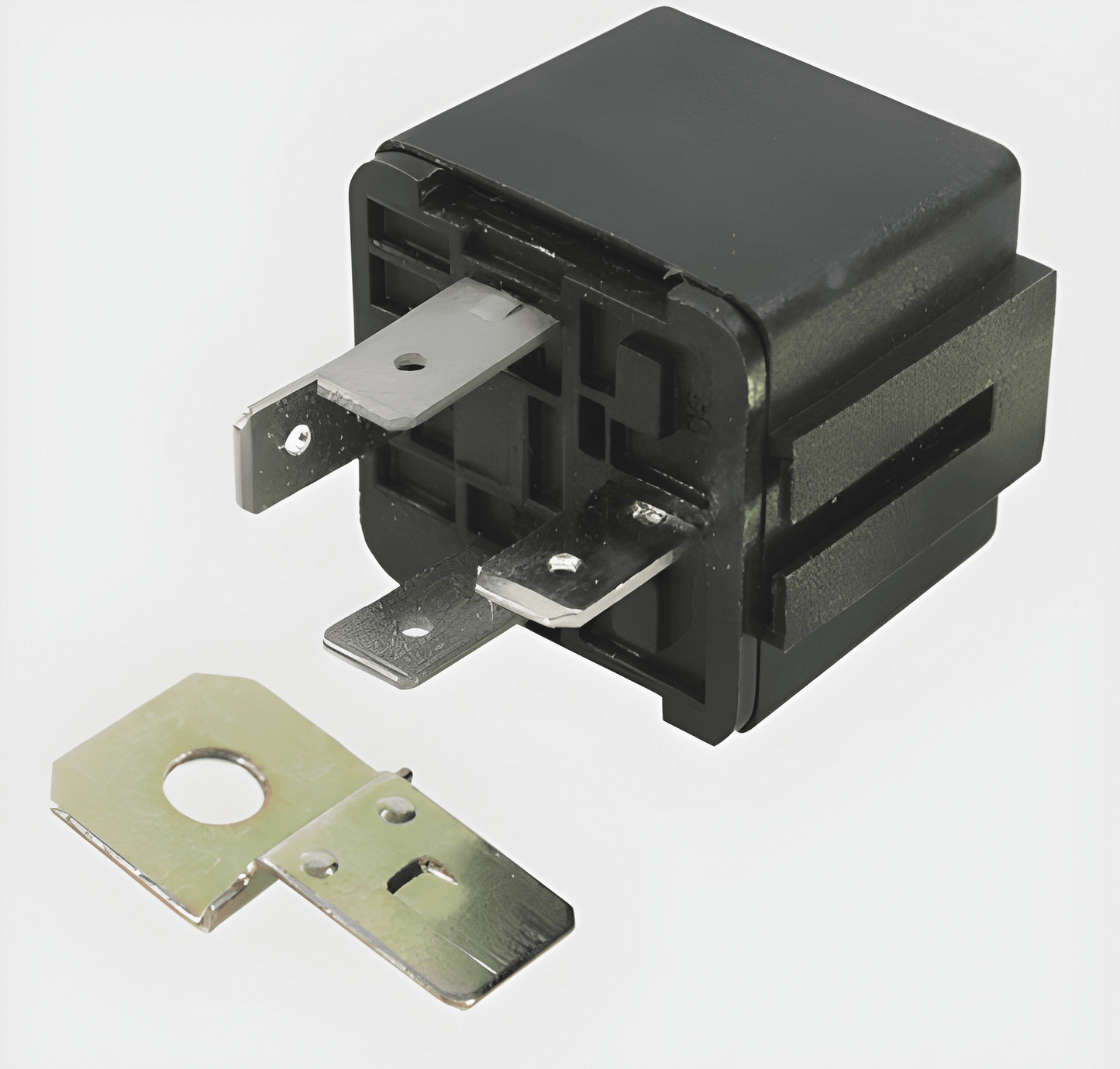 Product photo of 24 V 20 A normally open mini relay 02-002 with blade terminals and mounting bracket
