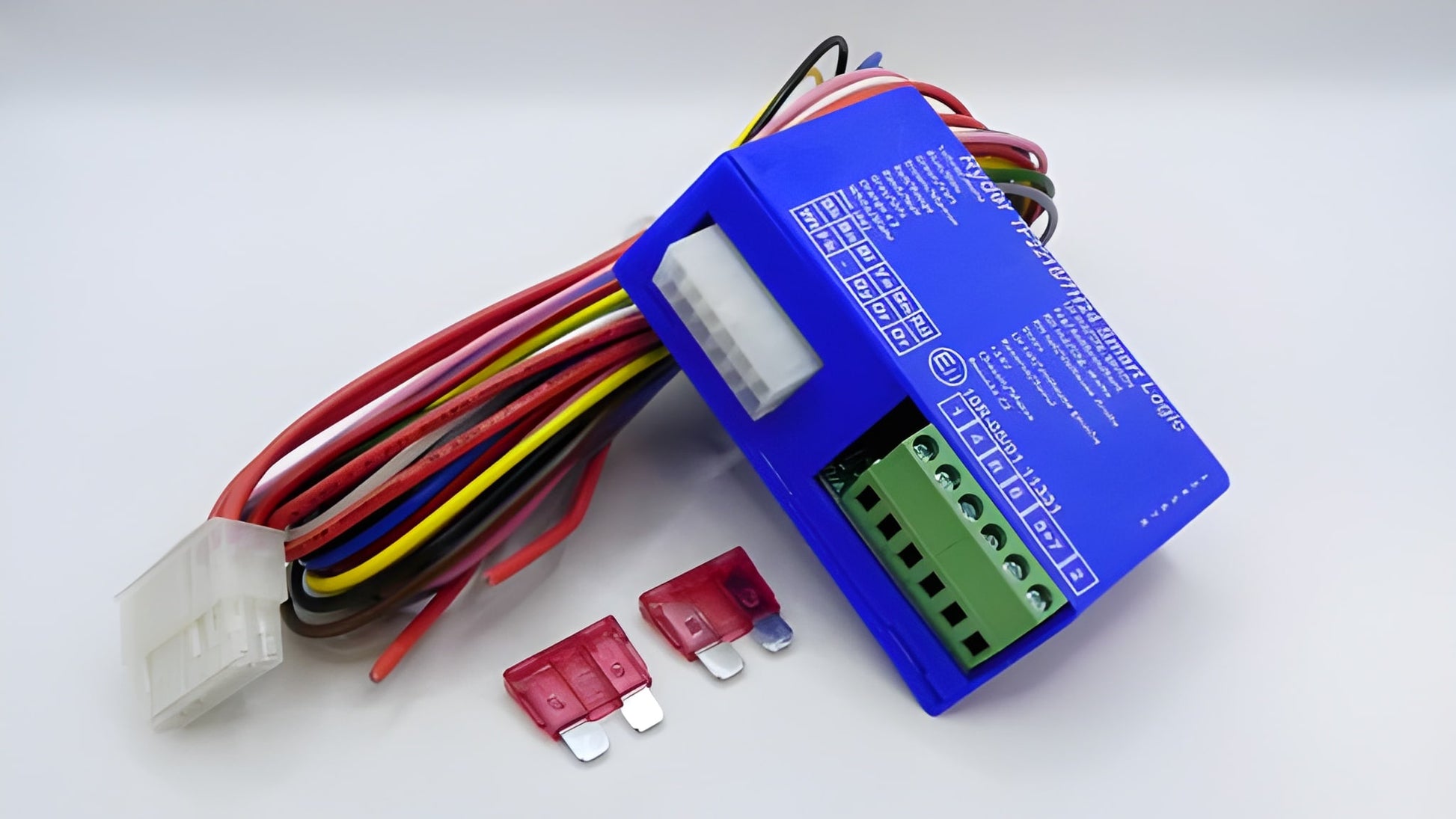 24V SmartLogic 7-Way Bypass Relay with 1m plug-in loom and fuses — used for 24V towing and trailer lighting systems.