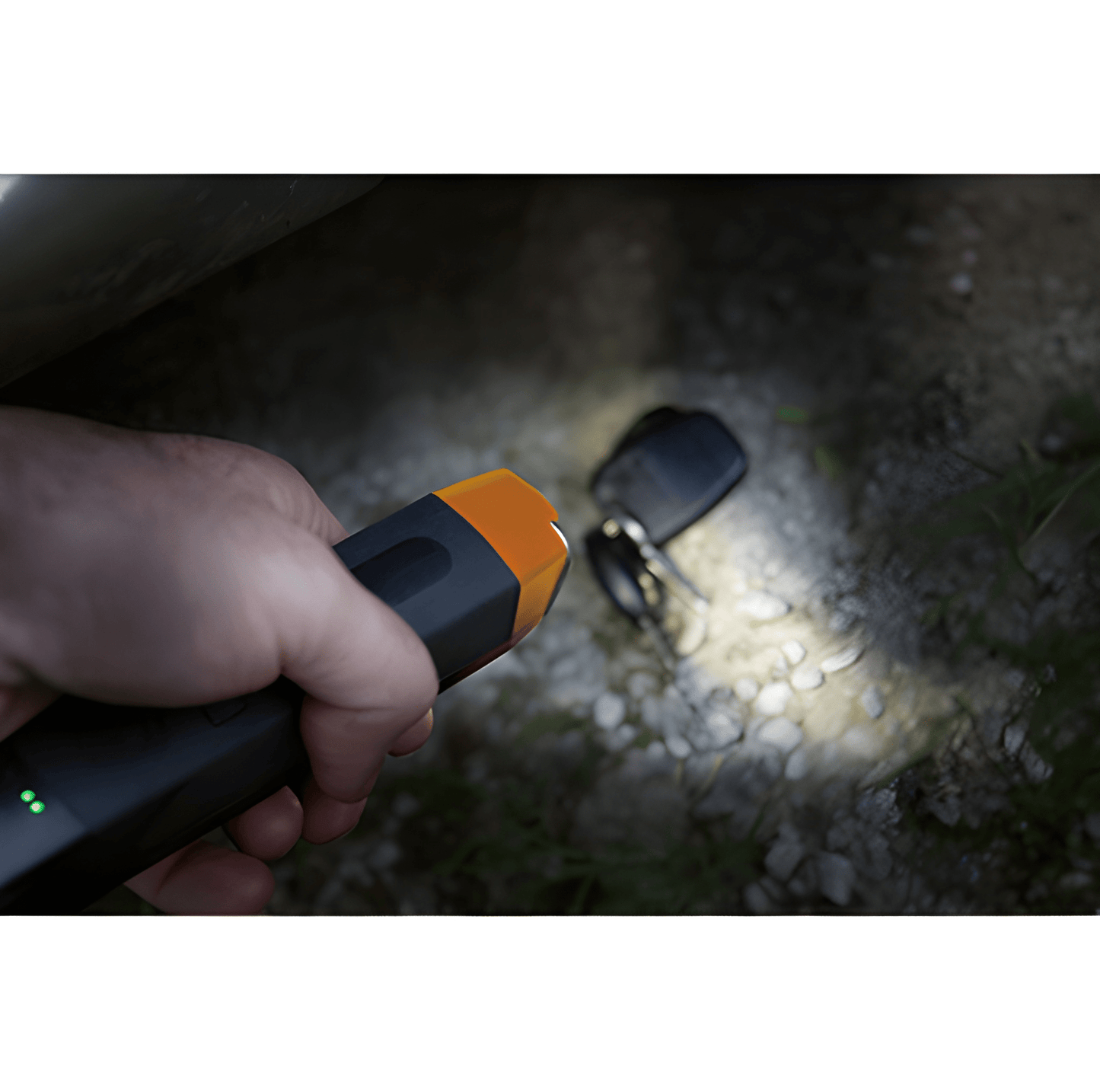 Hand holding Maypole MP4057 LED Slimline Foldable Inspection Hand Lamp Wand with LED Torch shining on keys